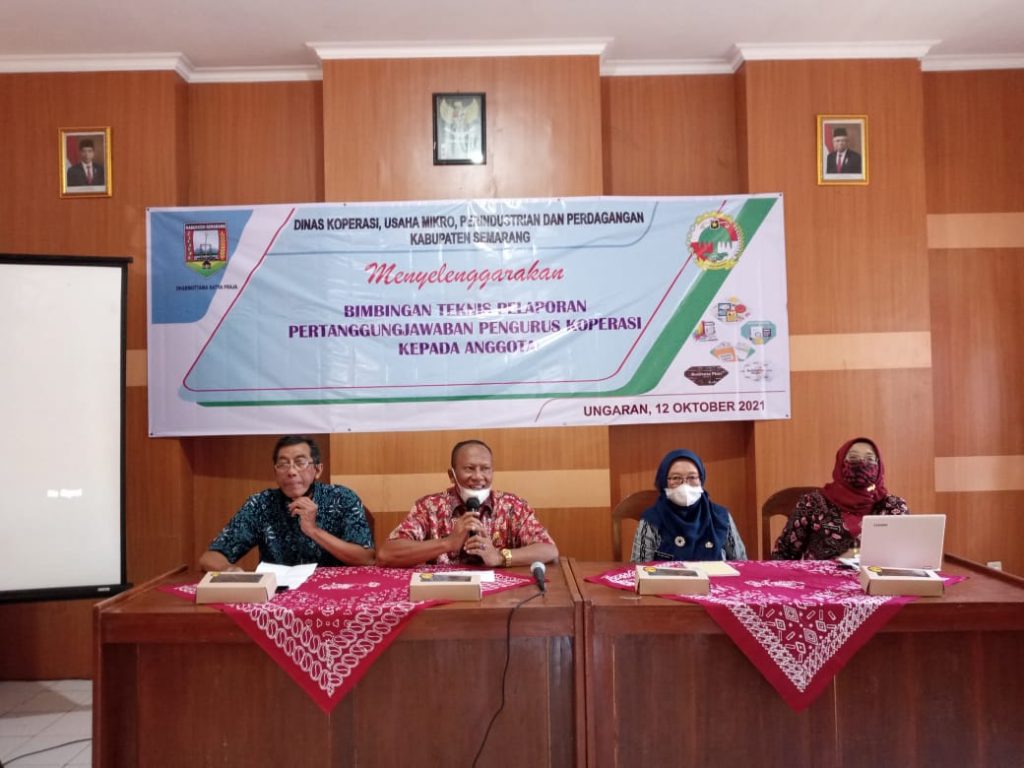 Pembukaan Acara oleh Kepala Dinas Koperasi, Usaha Mikro, Perindustrian dan Perdagangan Kabupaten Semarang